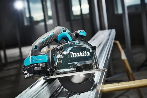 Makita DCS553 - Cirkelsav - ledningfri - 150 mm - intet batteri - 18 V - SOLO