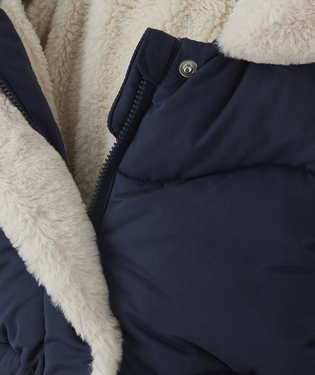 LA DOUDOUNE BÉBÉ FILLE BLEU MARINE EN REMBOURRAGE RECYCLÉ