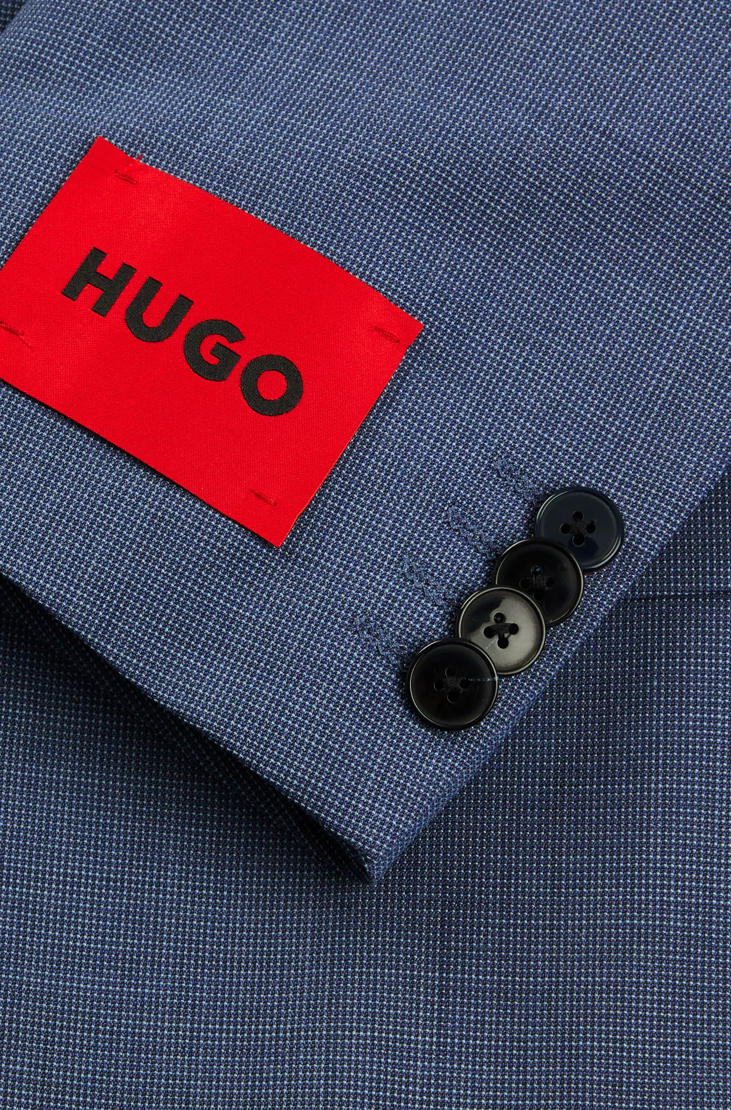 Terno HUGO vermelho, corte slim, em tecido elástico de alta performance com estampa.
