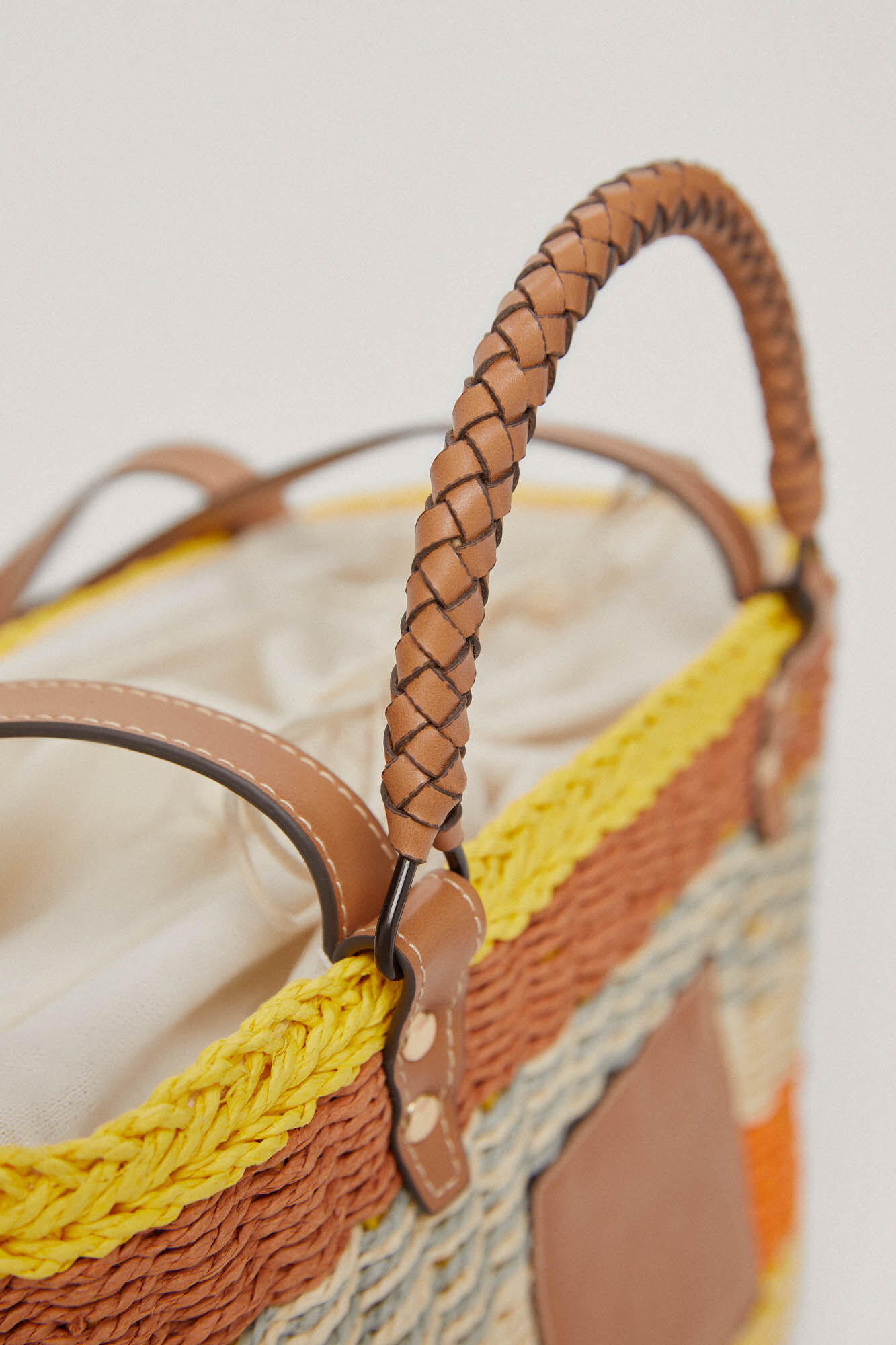 Cesta listrada de ráfia multicolorida - Amarela