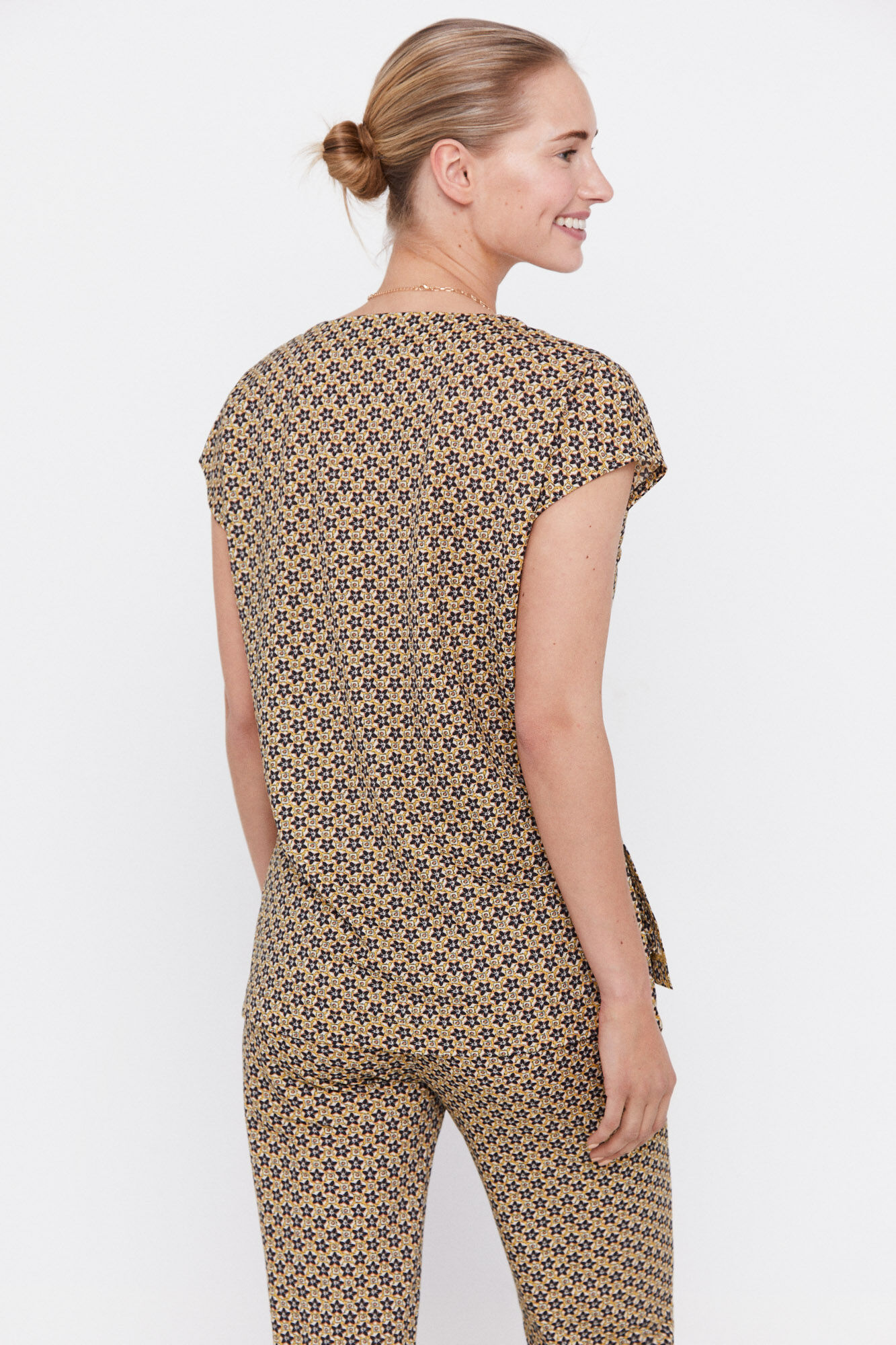 Blusa com cordão ajustável - Estampa cinza