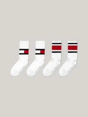 Pacote com 4 pares de meias infantis com estampa de bandeira.