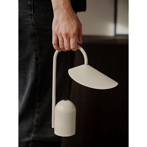 ferm LIVING Arum Portable Bordlampe, Cashmere