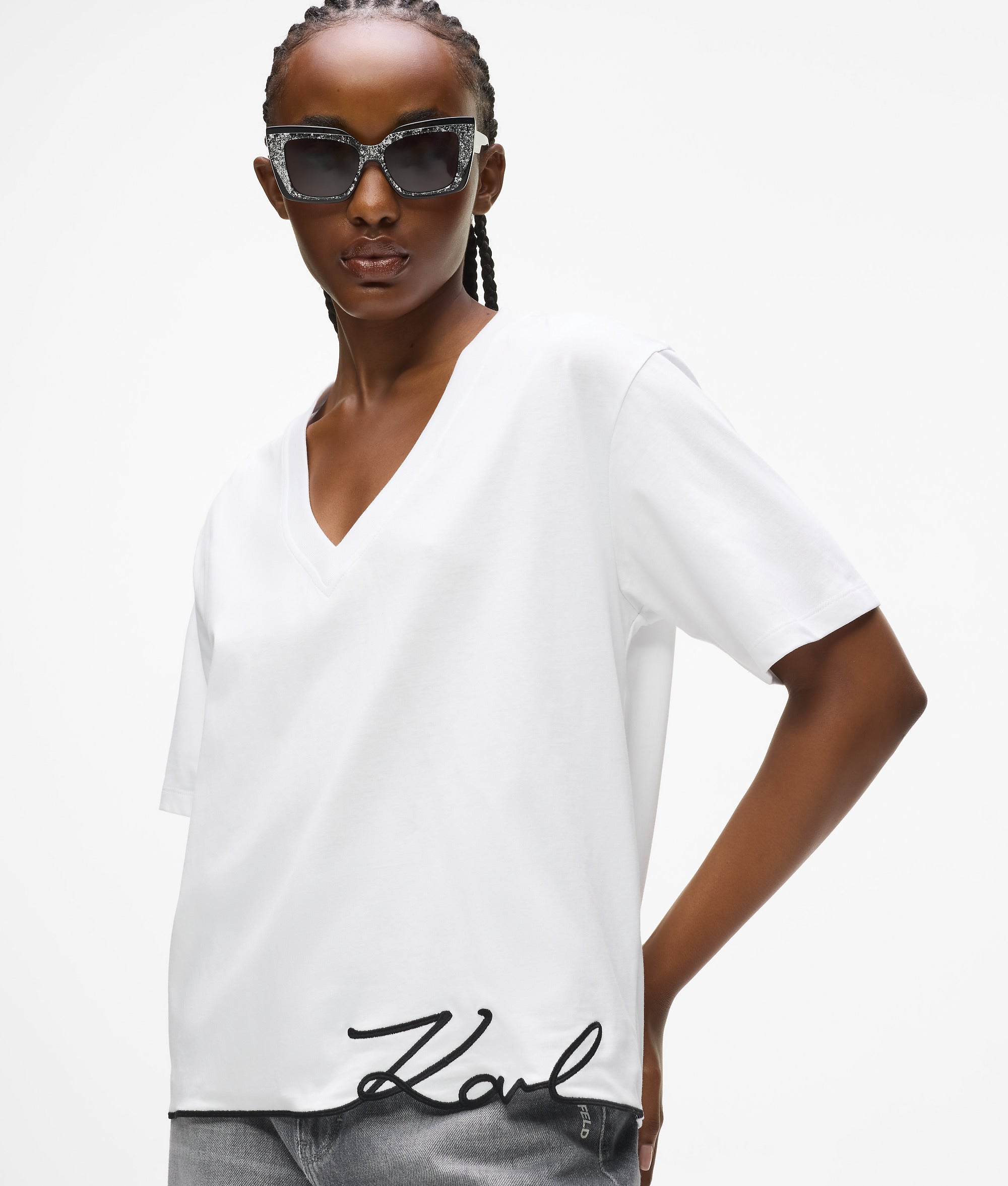 Signature T-shirt met V-hals en zoom