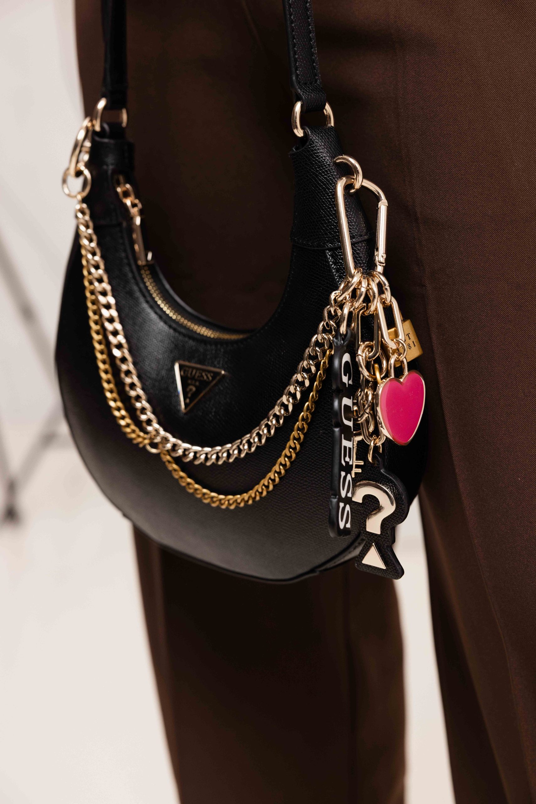 Guess Davina Schoudertas Dames Zwart