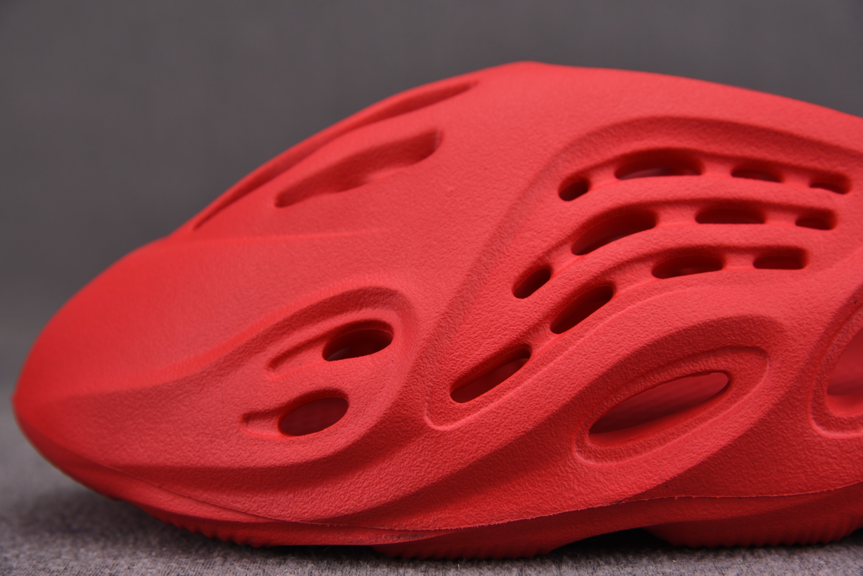 adidas Yeezy Foam RNNR Vermillion (One Size Smaller!!)