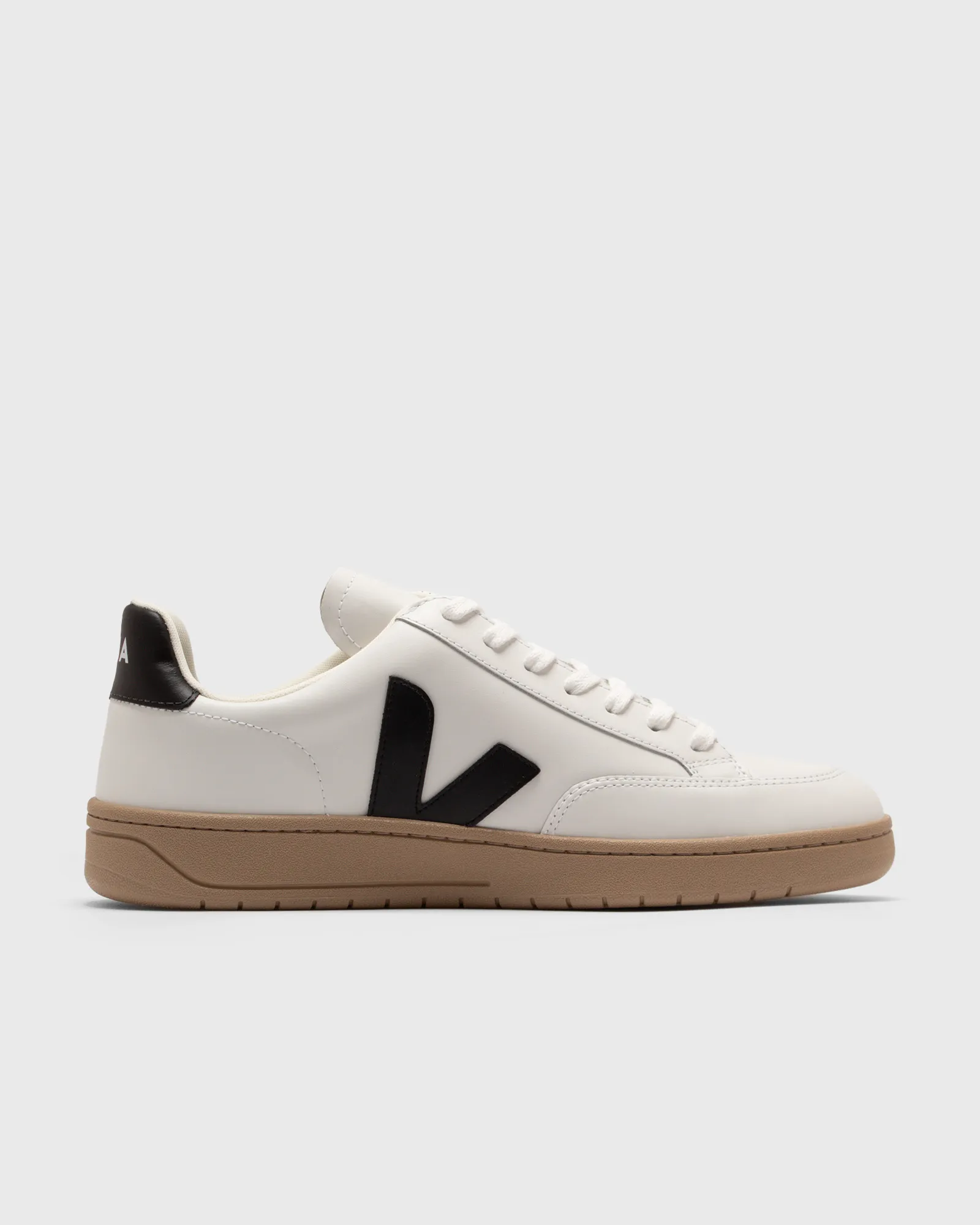 Veja V-12 LEATHER