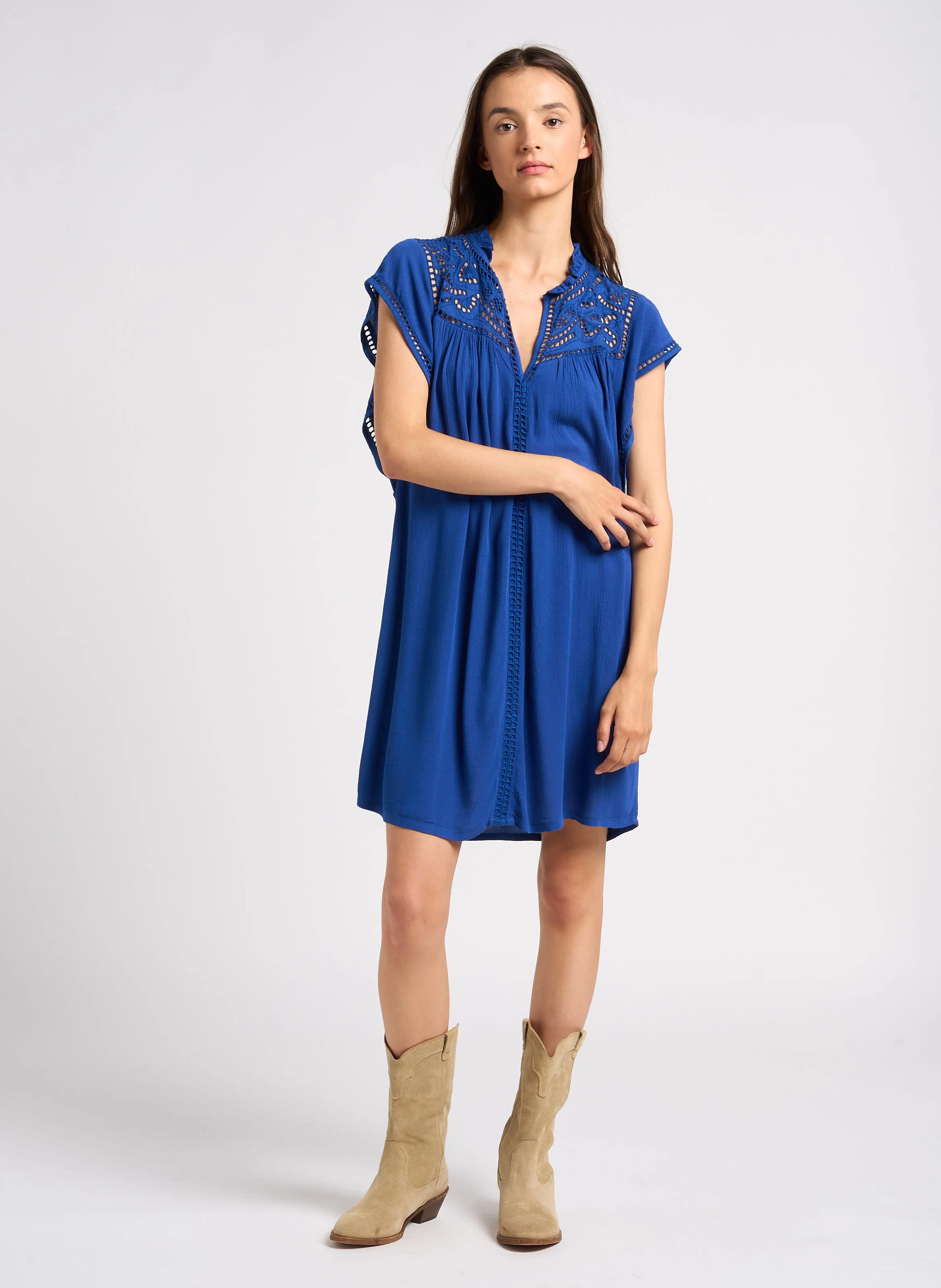 MARGOT - Robe courte brodée en coton | Bleu