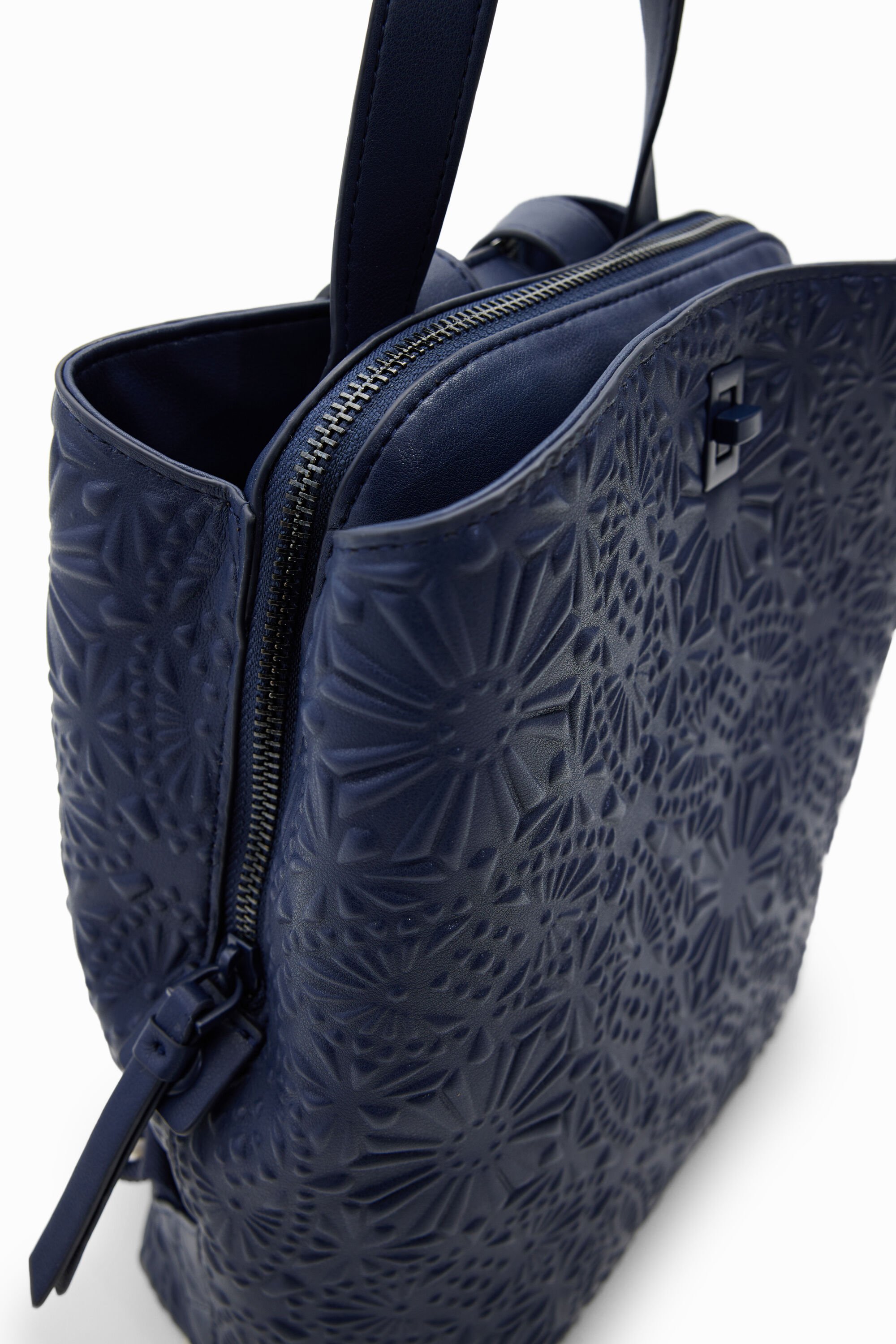 Petit sac à dos relief géométrique