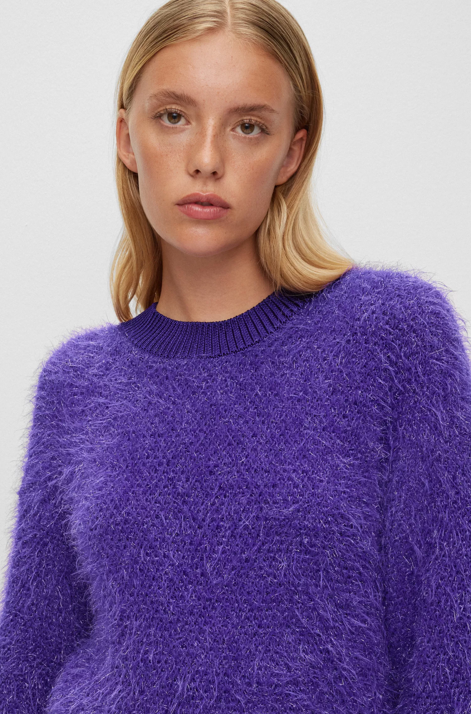 Vestido de malha laranja brilhante da BOSS com recorte nas costas.