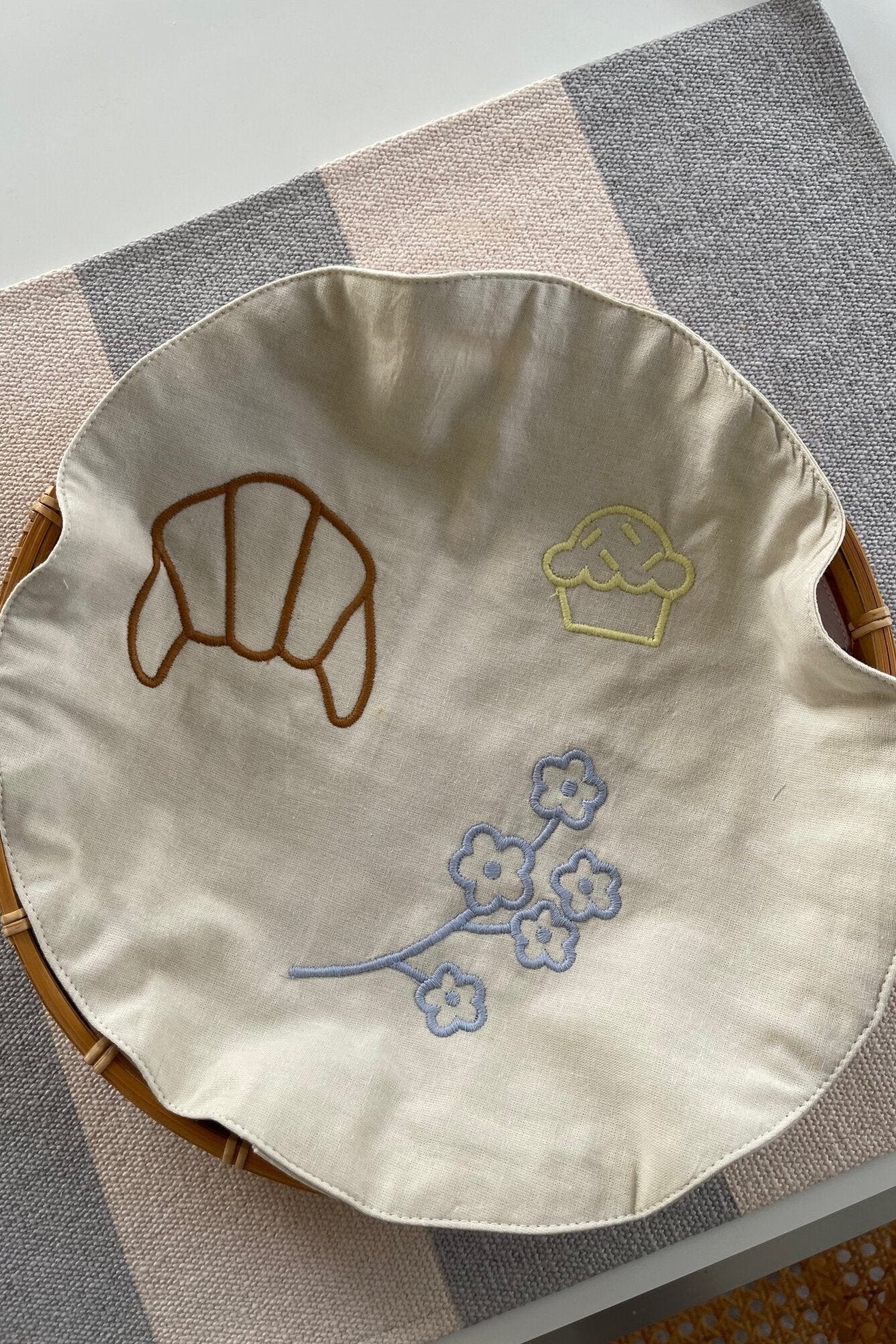 Jou Quilts  Jou embroidery serviet til brødkurv - Croissant