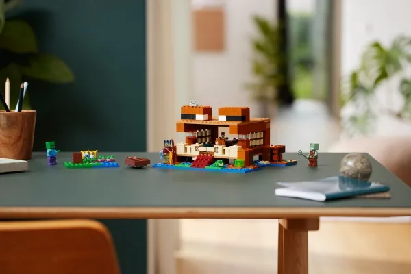 LEGO Minecraft 21256 Frøhuset