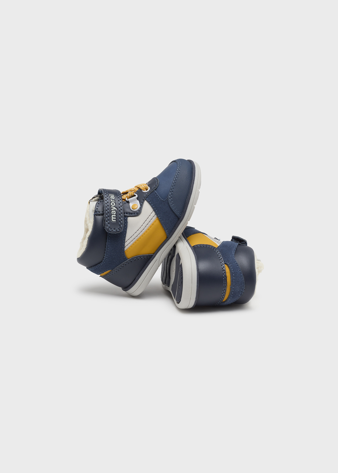 botinhas de couro multicoloridas para bebês