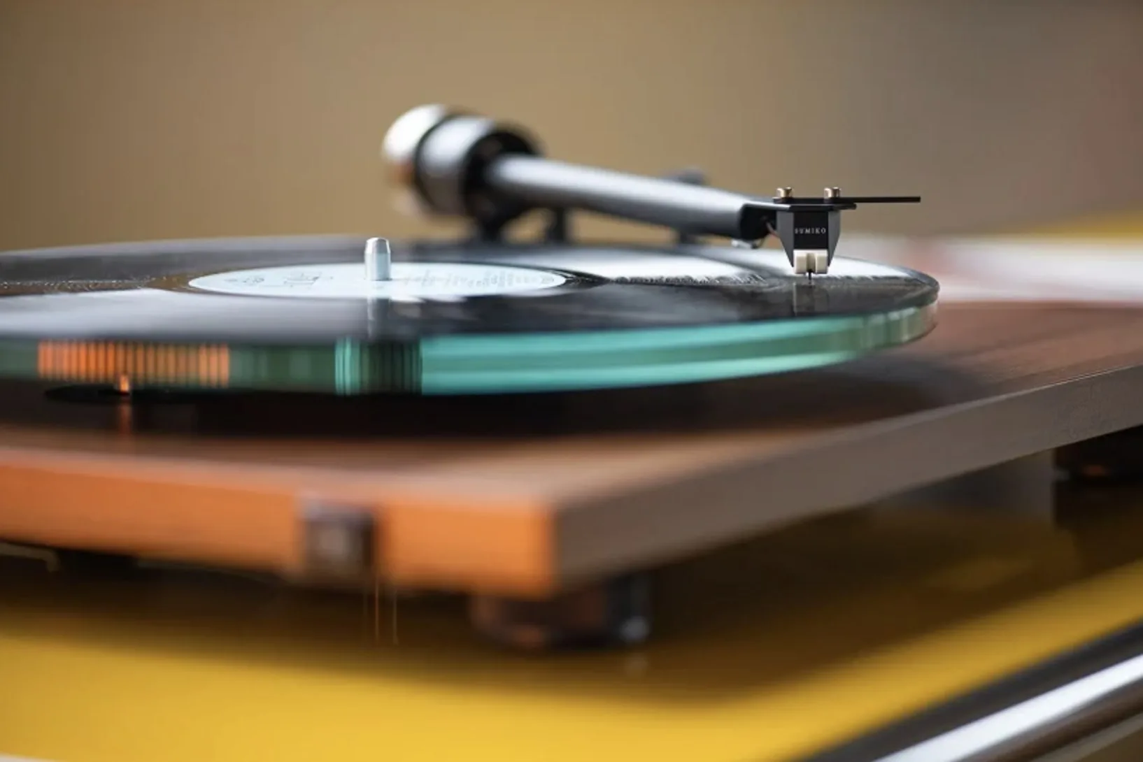 Pro-Ject T2 Noyer   cellule Sumiko Rainier Platines vinyle hi-fi
