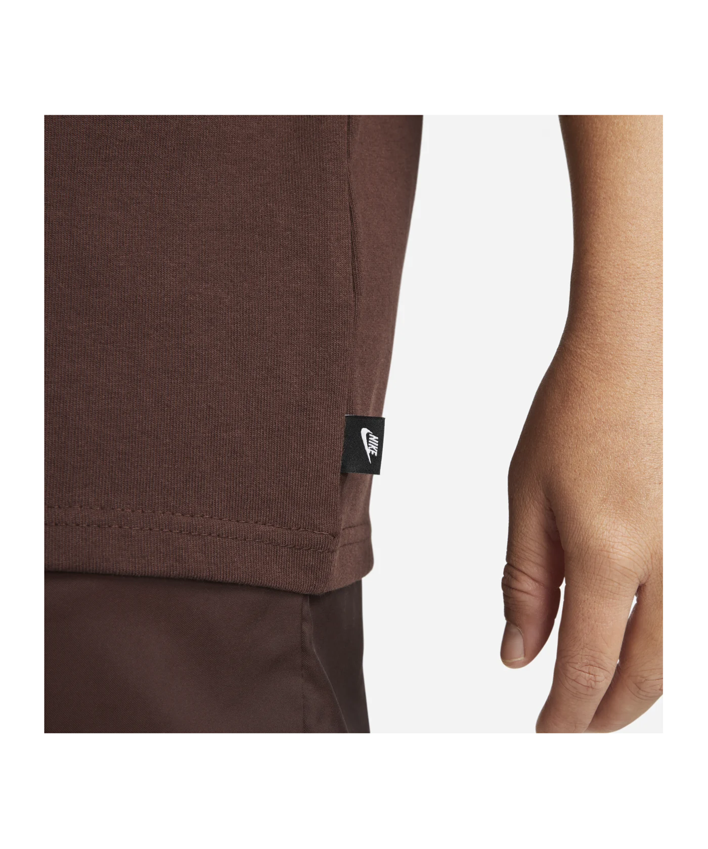 Nike Premium Essentials T-Shirt Braun F227