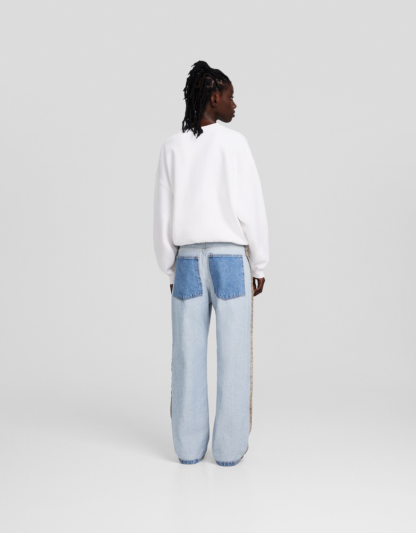 calças jeans largas ao contrário