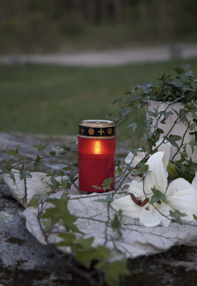 (4er Set) 12cm LED Grablicht Outdoor Kerze IP44 Serene (12.064-80-Set) Batteriebetrieben - Rot / Warmweiss