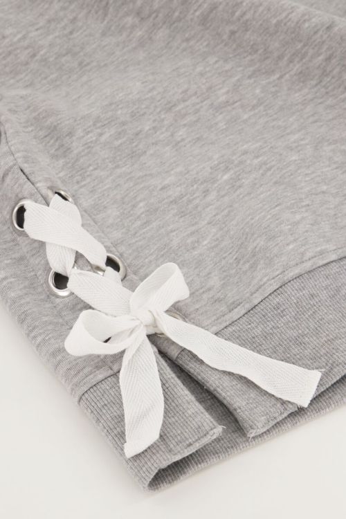 Grijze sweater met witte strikjes