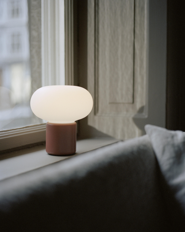 New Works Karl-Johan tafellamp LED oplaadbaar Cold Black