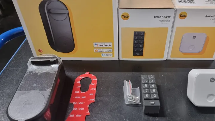 [OUTLET] - Yale Linus® Smart Lock-sæt (sort)   bro   tastatur