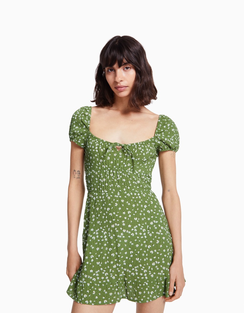 Vestido curto de malha waffle com mangas curtas