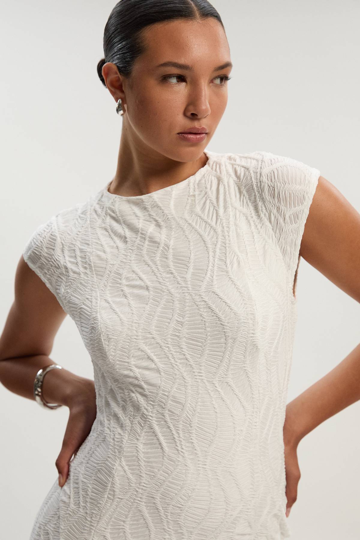 KarenMillen Robe Maxi en Jersey à Manches Courtes avec Ourlet Mouchoir Texturé et Détails de Finition