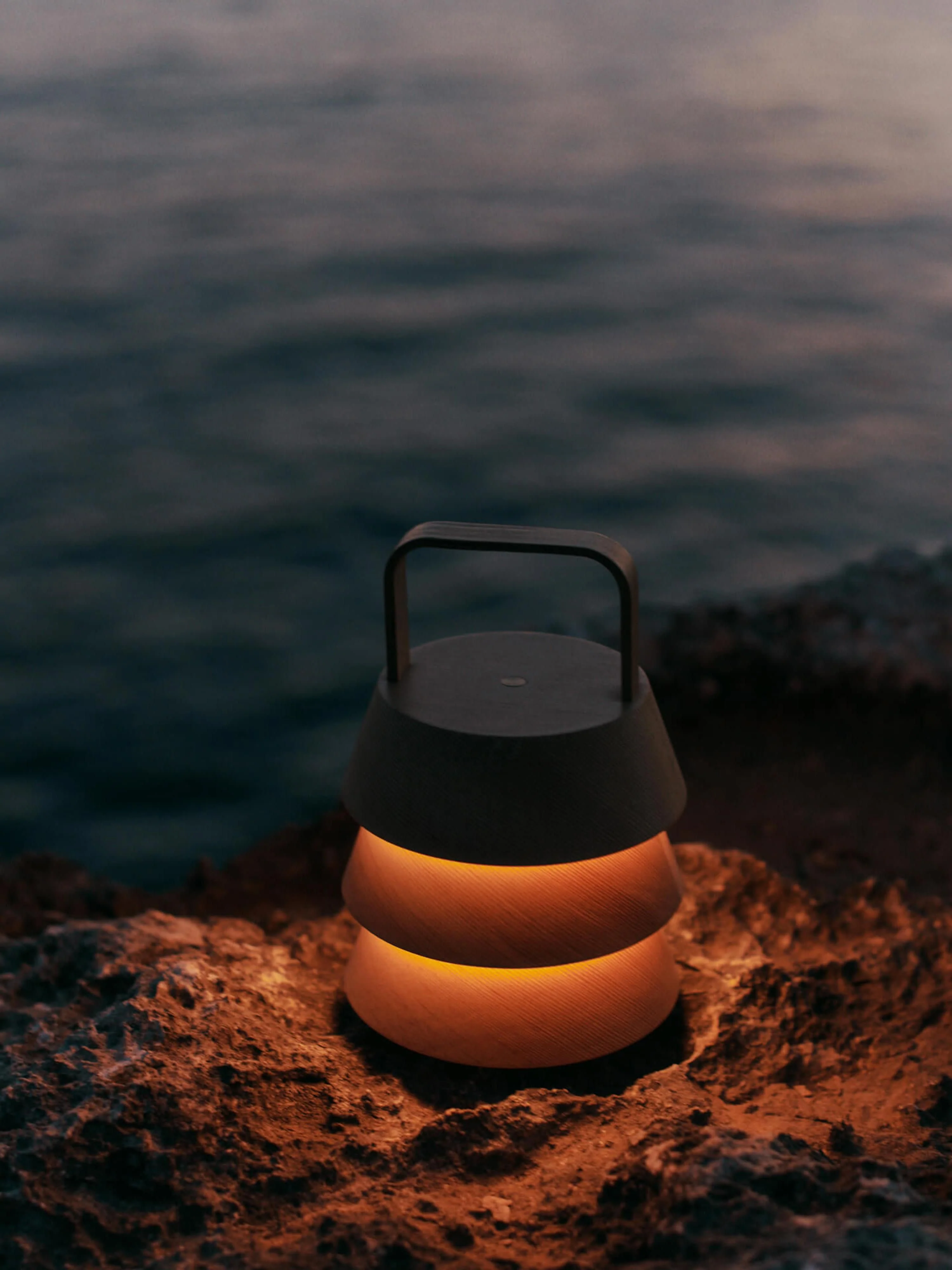 Mobiele LED-tafellamp Luver gemaakt van Douglas hout