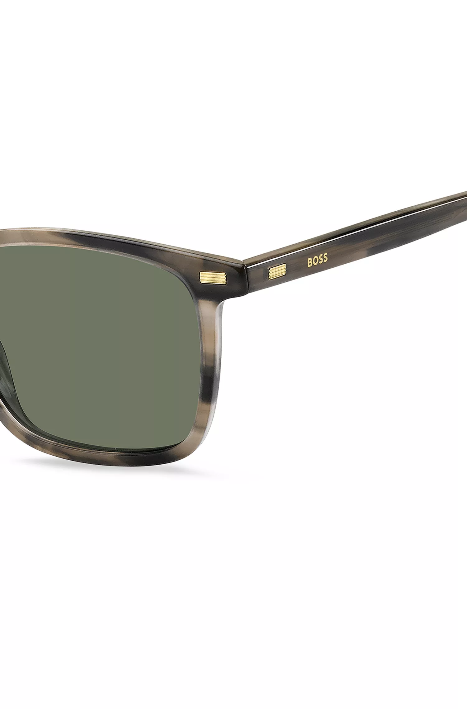 Óculos de sol BOSS em acetato preto com detalhes em chifre e rebites metálicos.