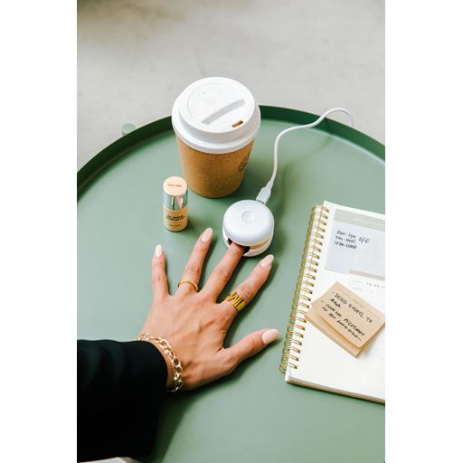 Le Mini Macaron Gel Polish, Oat Milk
