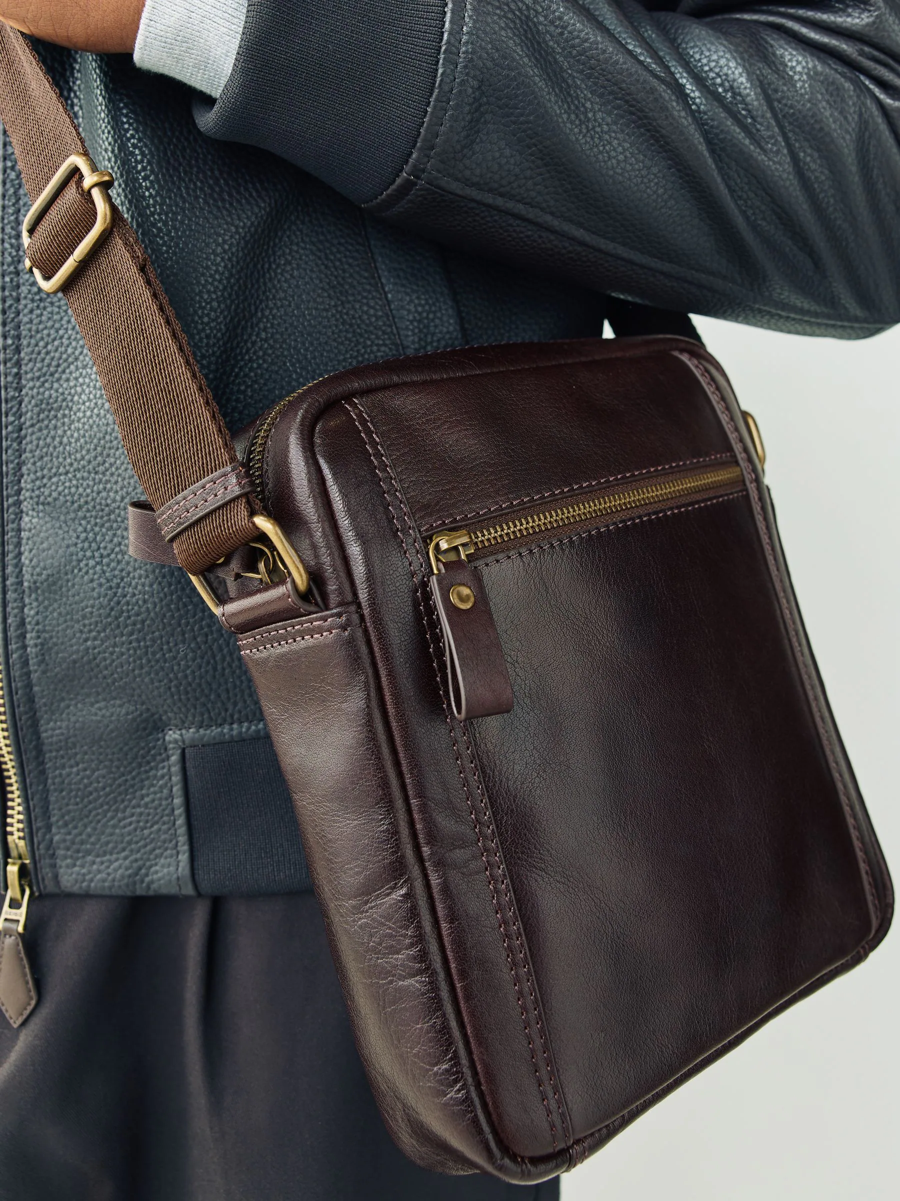 Bruin - Signature Cross-Body Bag