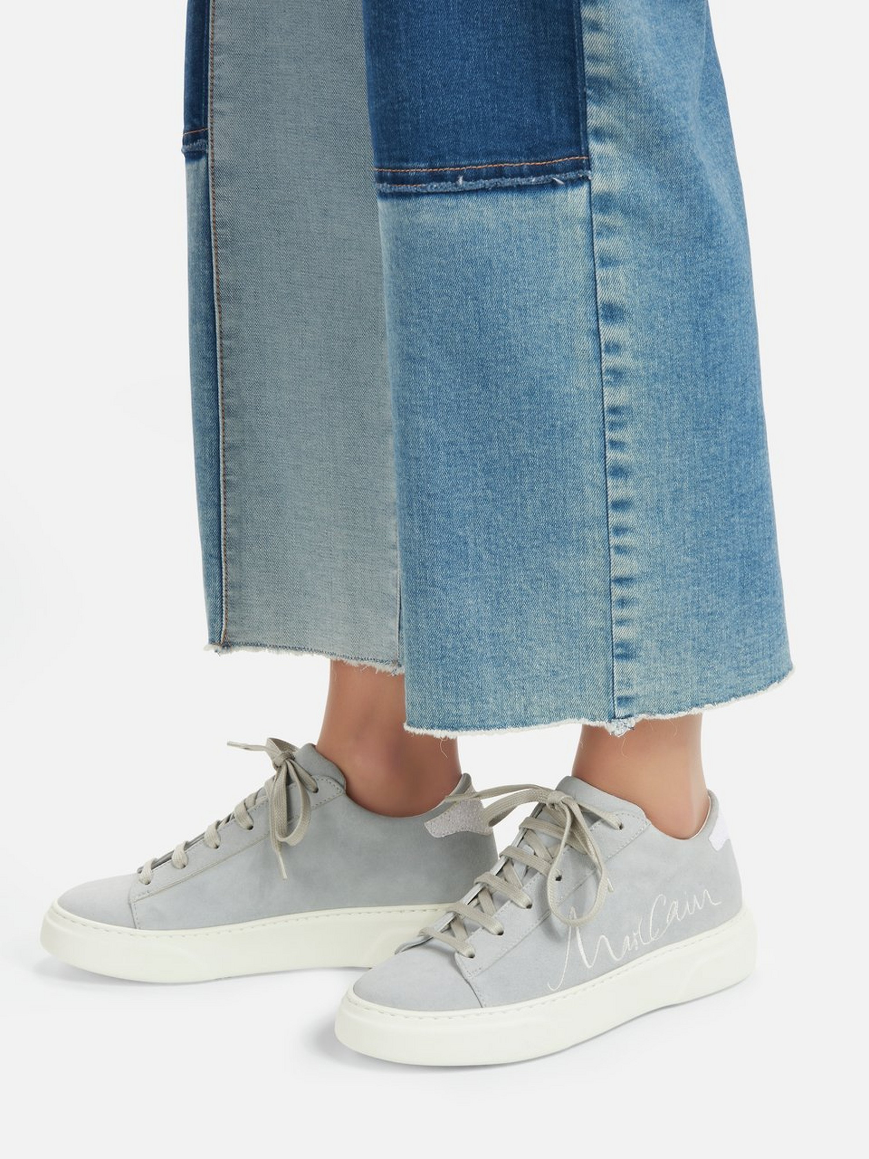 Sneaker
