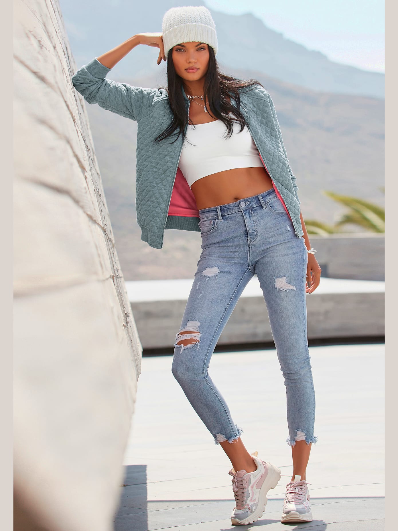 Jean effet déchiré jambes affinées