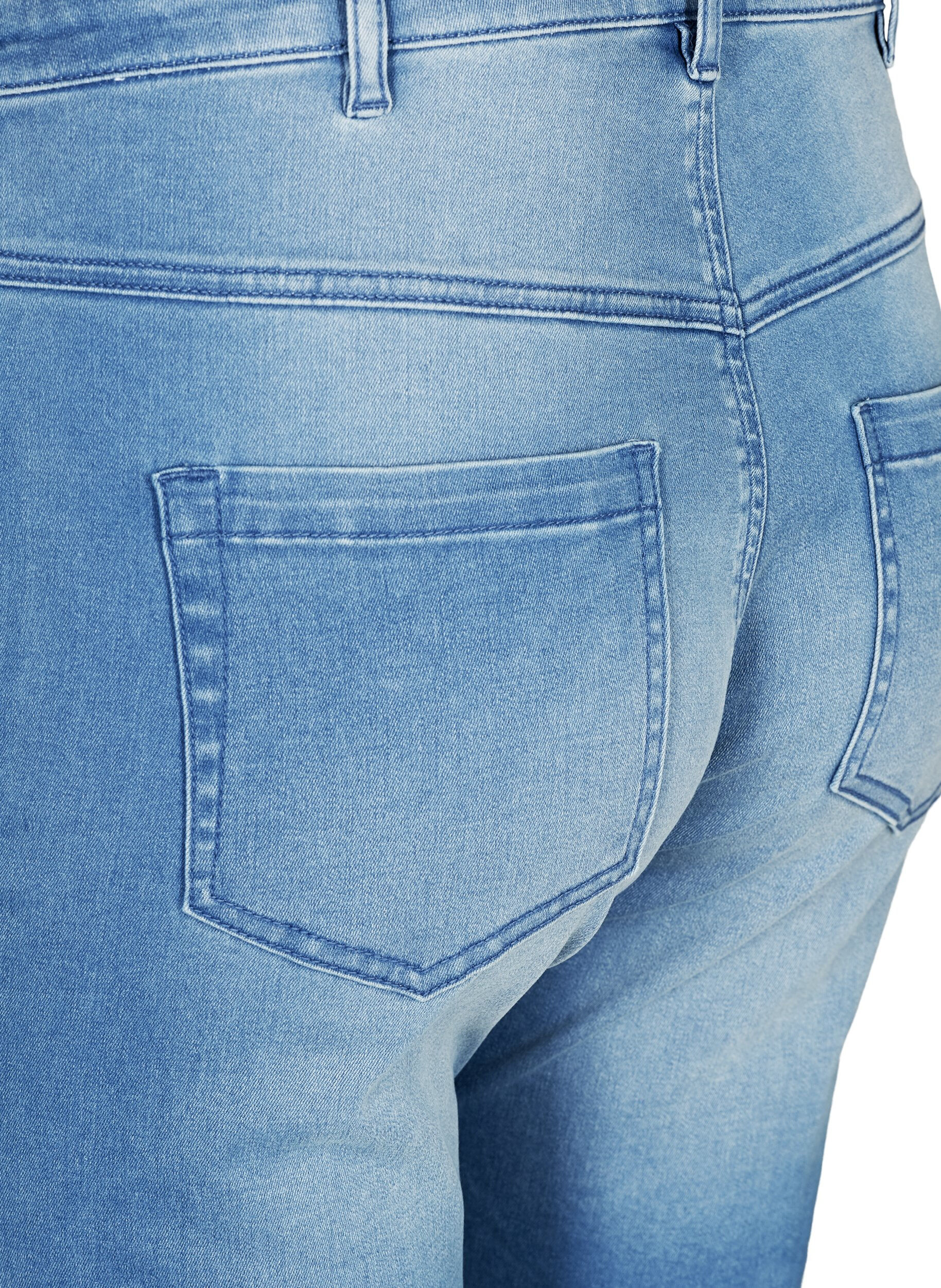 Slim fit Emily shorts med normal talje