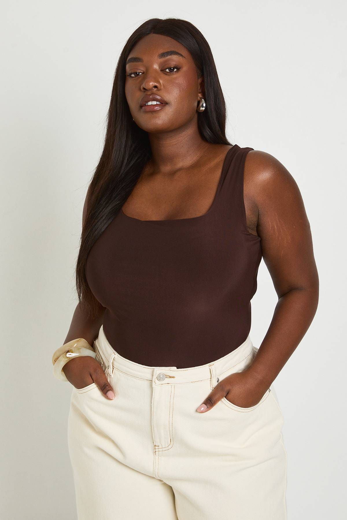 boohoo Body Grande Taille Double Épaisseur Tissu Slinky Encolure Carrée
