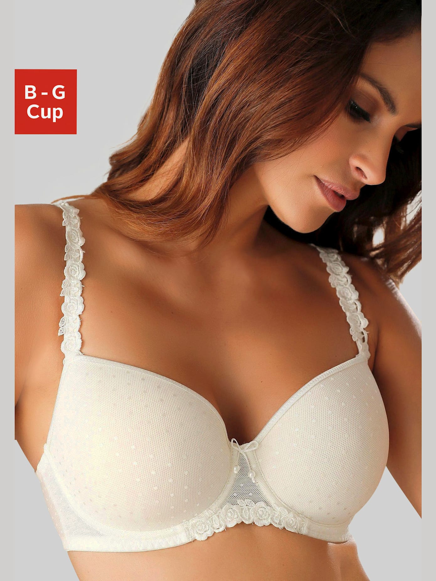 Soutien-gorge coques bonnets doublés avec armatures invisibles sous des hauts moulants