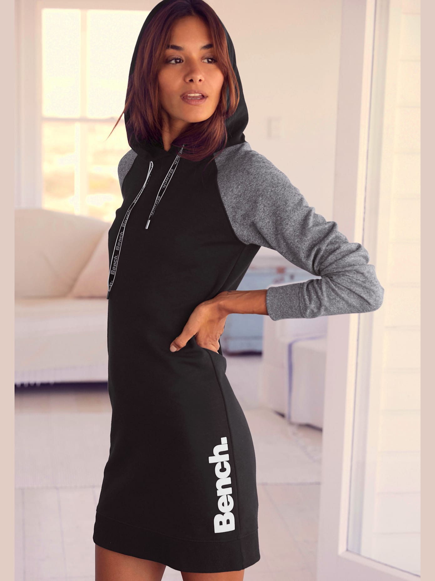 Robe en matière sweat robe sweat avec logo imprimé