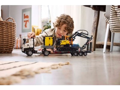 LEGO Volvo FMX truck & EC230 elektrische graafmachine (42175)