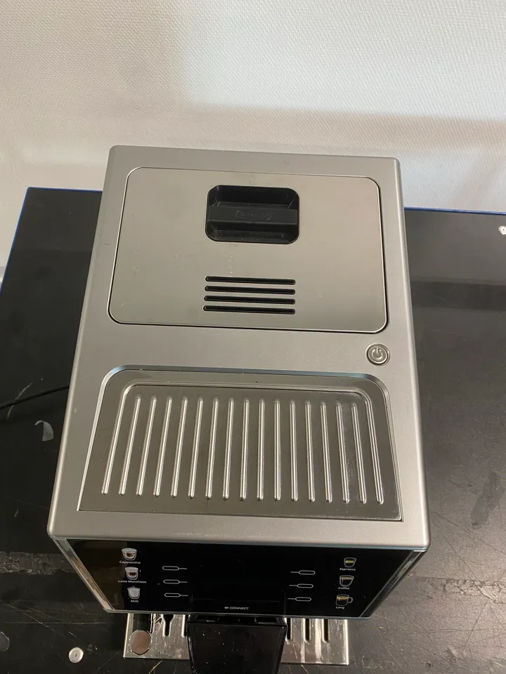 [OUTLET] - De'Longhi PrimaDonna Class ECAM 550.85.MS - Automatisk kaffemaskine med mælkeskummer - 19 bar - metal/sort