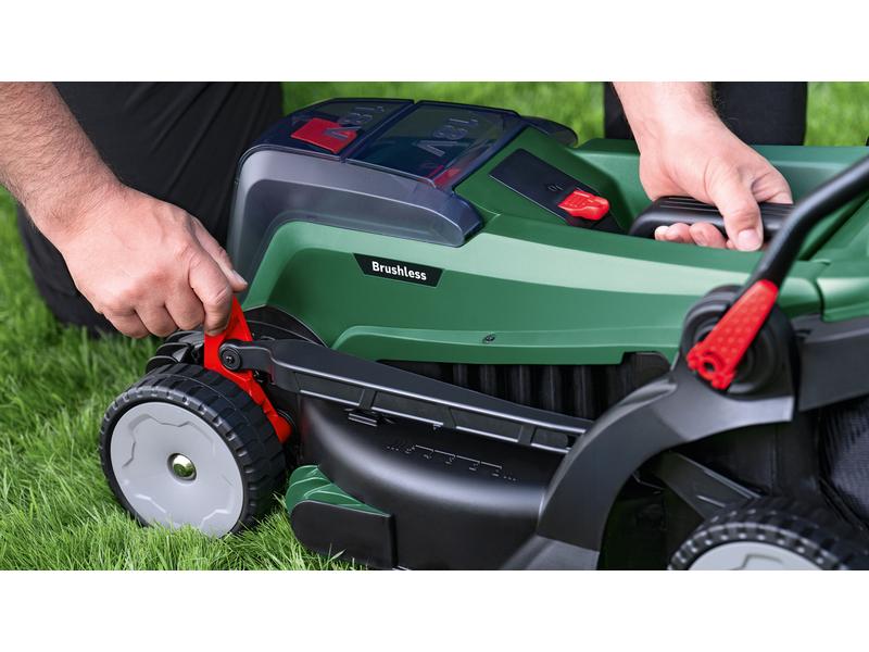 Bosch Akku-Rasenmäher UniversalRotak 2x18V-37-550 Kit (2 x Kraftvolles Mähen und bequeme Grasschnittsammlung für mittelgrosse bis grössere Rasenflächen