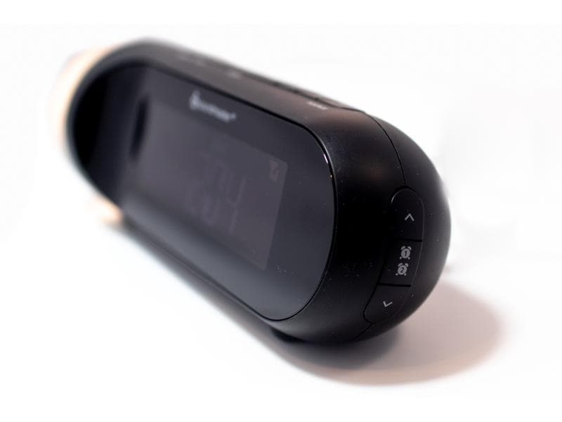 soundmaster Radiowecker UR6600SW Schwarz Uhrenradio mit DAB , UKW und zusätzlichem Nachtlicht