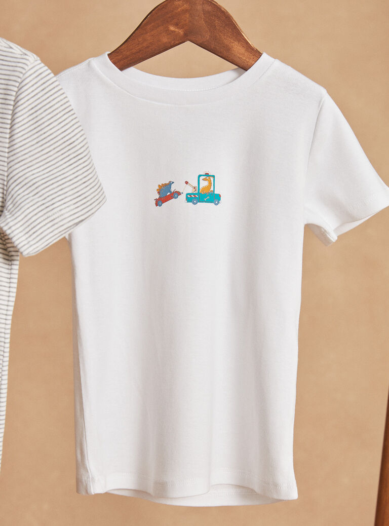 2 T-shirts écrus à imprimé à rayures et motifs vaisseau spatial et voitures