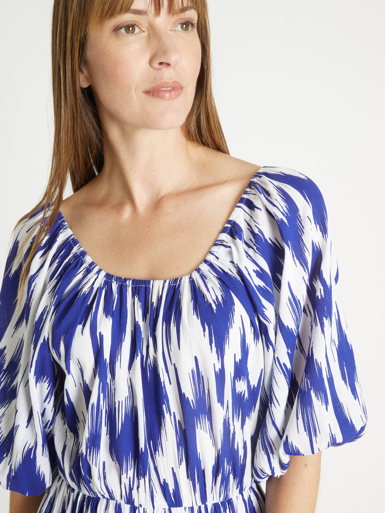 Robe longue à volants en crépon fluide