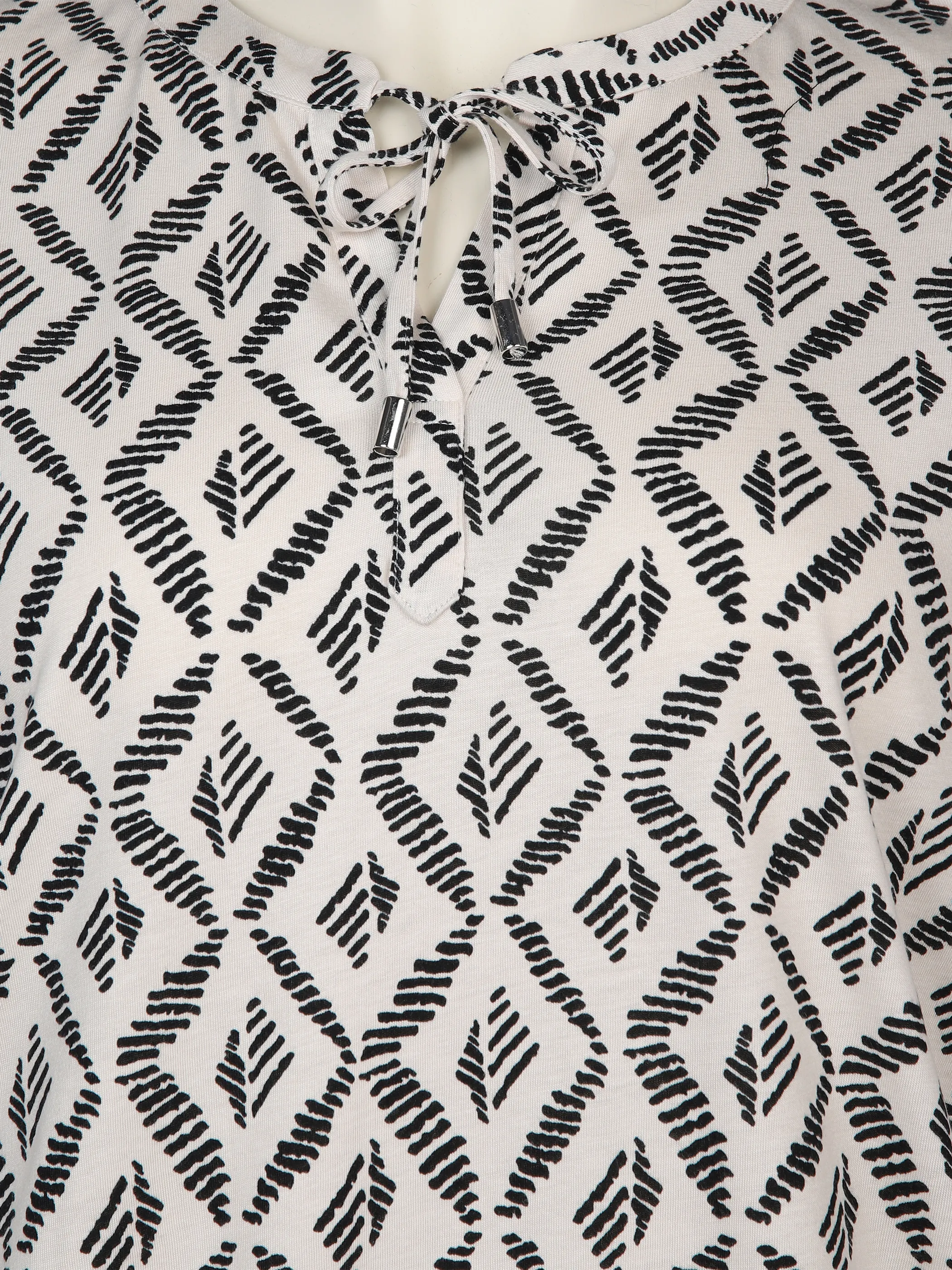 Große Größen Halbarmshirt mit abstraktem Print