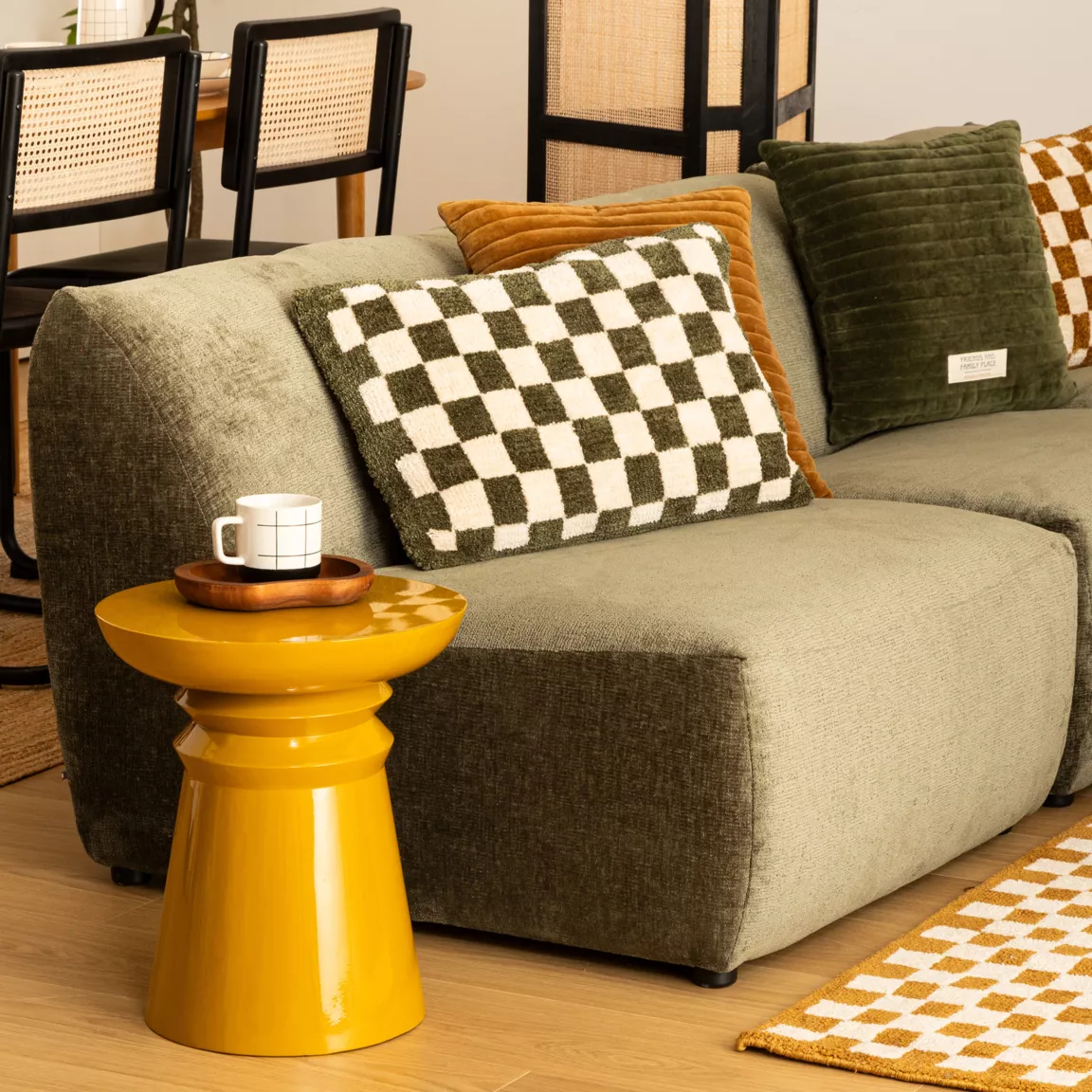 Table d'appoint totem métal (H43 cm) Jaya Jaune moutarde