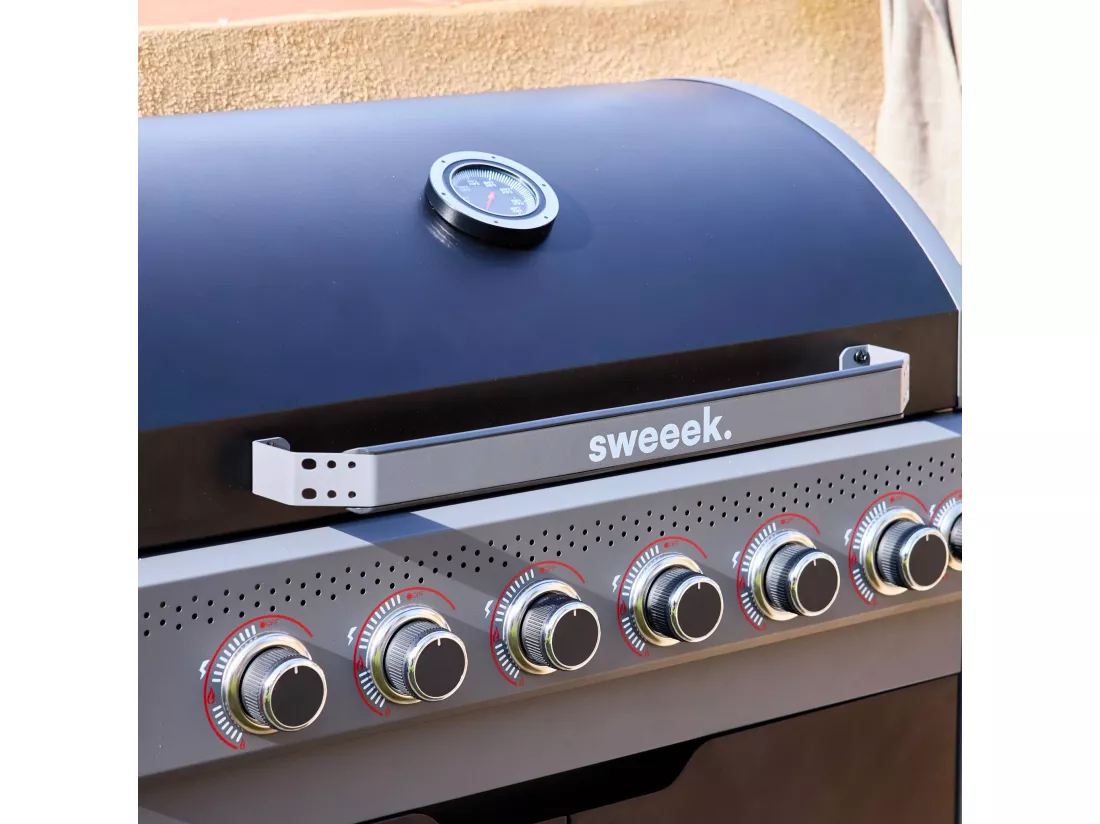Barbecue au gaz Edmond noir - 6 brûleurs + 1 feu latéral. avec thermomètre. L 132x P62 x H143 cm