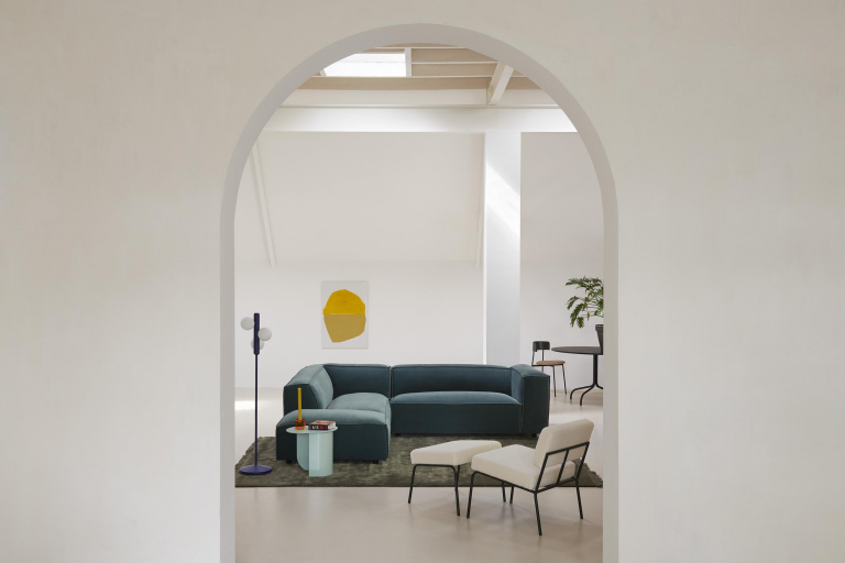 FÉST Dunbar bank met Longchair links Royal 160 magnolia