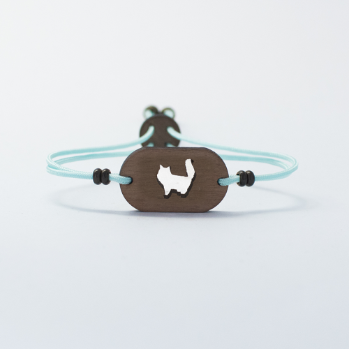 Pulseira de madeira personalizada com desenho de gato persa, cor azul claro.