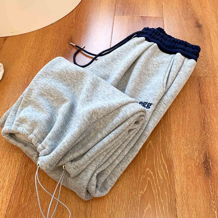 Alhambra - Losse joggingbroek met trekkoord in de taille, geborduurd met contrasterende rand