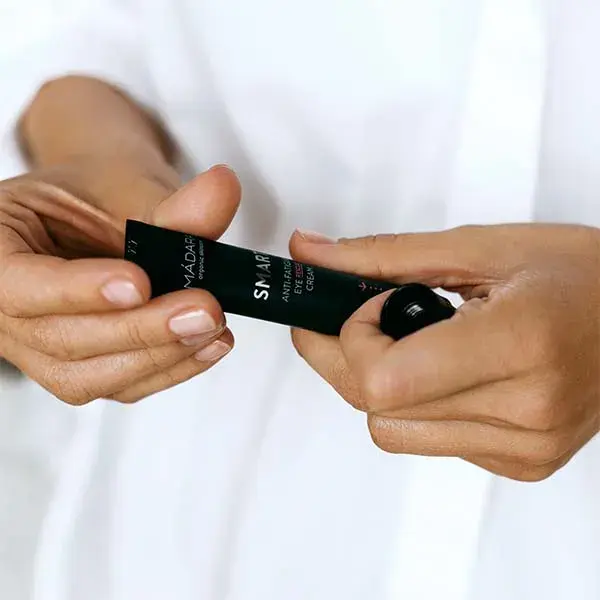 Creme hidratante anti-fadiga para olhos SMART da Madara Cosmetics, 15ml