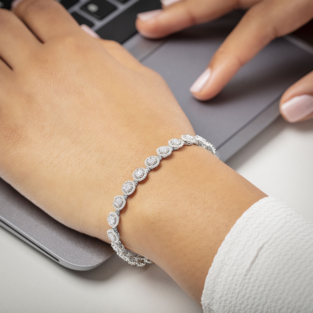 3.00 Karat Diamanten Halo Tennisarmband 750/18 K Weissgold